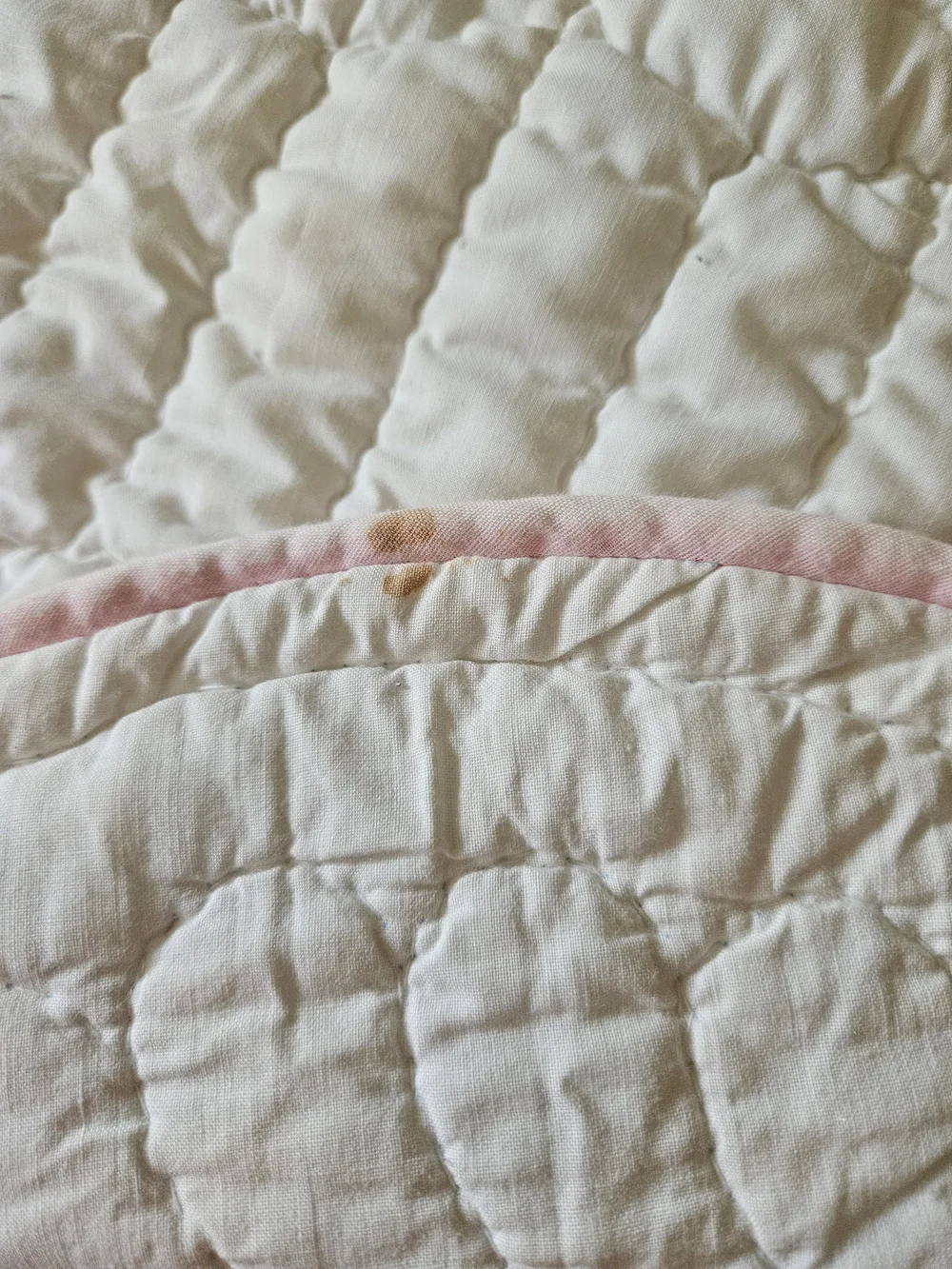 White Floral Appliqué Quilt Bedspread - Pink & Green